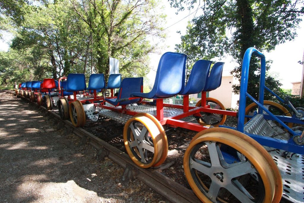 Pourquoi choisir le Pédalorail d’Agde pour une sortie originale en début de saison ?
