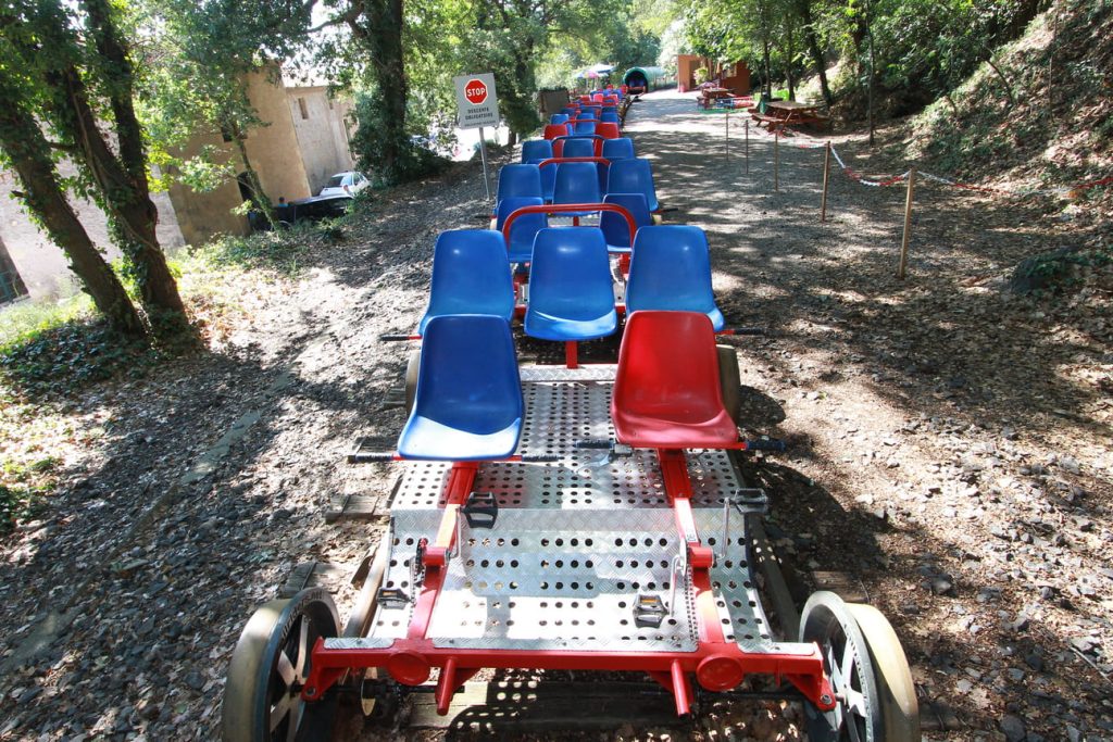 Activité enfants à Saint-Thibéry : le pédalorail, une sortie inoubliable dès le plus jeune âge